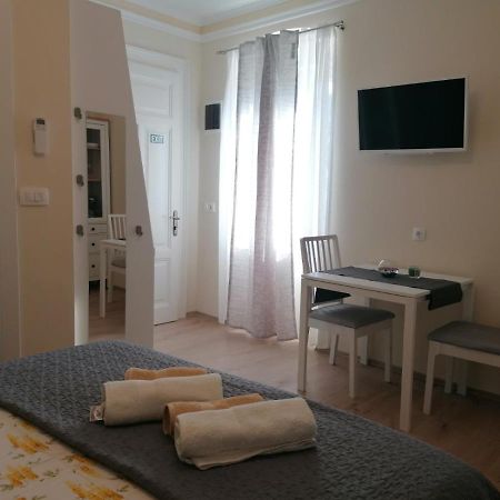 Apartman Lusetic โอปาติยา ภายนอก รูปภาพ